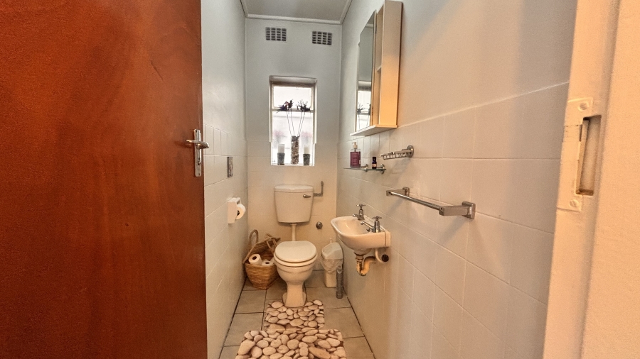 4 Bedroom Property for Sale in Kirstenhof Western Cape
